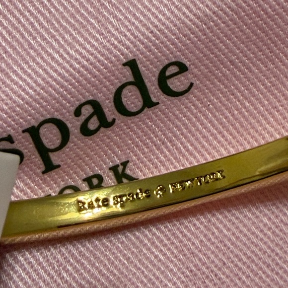 KATE SPADE SCALLOP HINGE BANGLE - Picture 9 of 12